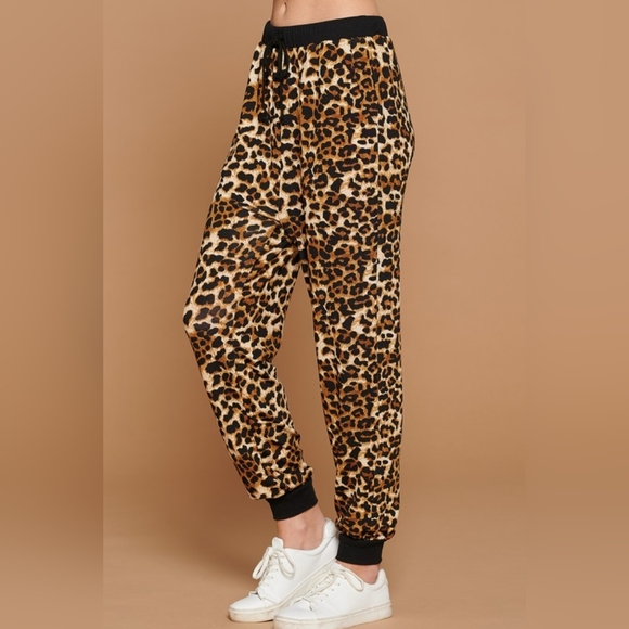 #258 🛑 S,M, L  Leopard Jogger Pants - Picture 3 of 4